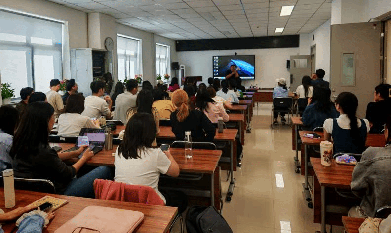 AI赋能科研：国际教育学院举办心理语言学实验室设备培训